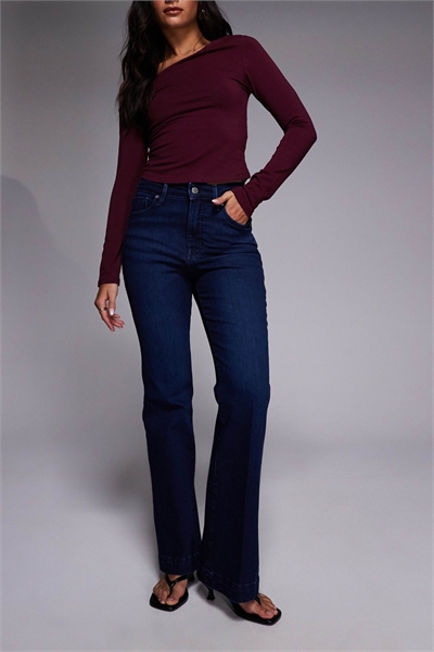 Хорошие классические джинсы с расклешенными штанинами артикул 153147952