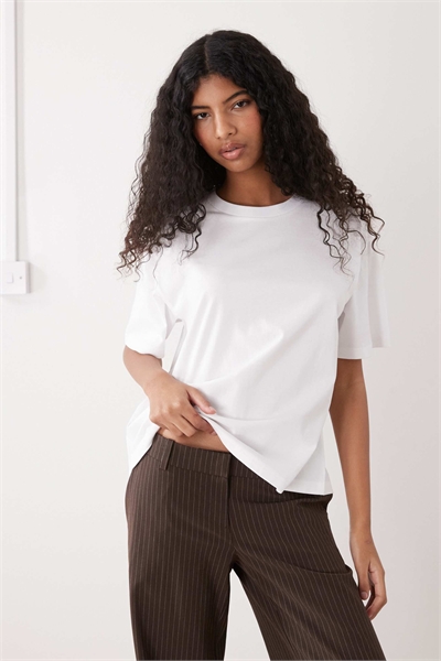 Объемная футболка прямого кроя артикул 154322625