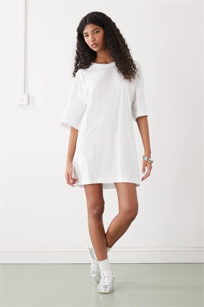 Платье-футболка свободного кроя артикул 154840044