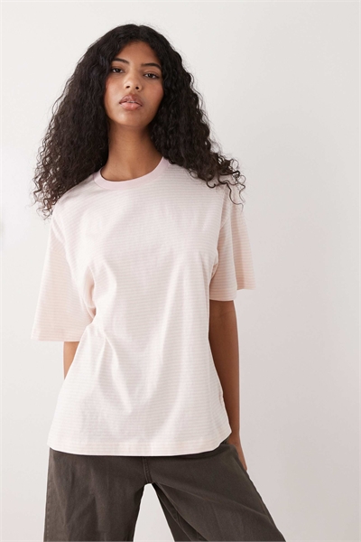 Футболка свободного кроя артикул 154322694