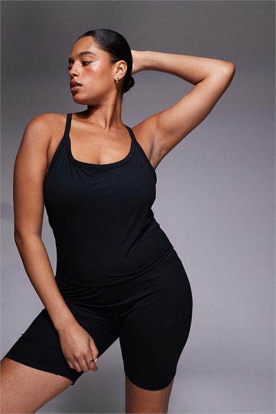 Мягкая на ощупь майка для йоги Curve Icon с встроенным бюстгальтером и регулируемыми бретелями артикул 151746881