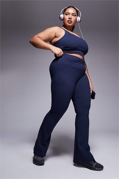 Леггинсы для йоги с зауженными штанинами и мягкой эластичной резинкой на талии артикул 139771561