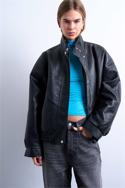 Бомбер с двойным швом воронкообразной формы спереди артикул 149553596