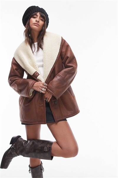 Пальто-кардиган из искусственной кожи с меховой отделкой, очень свободного кроя артикул 136896634