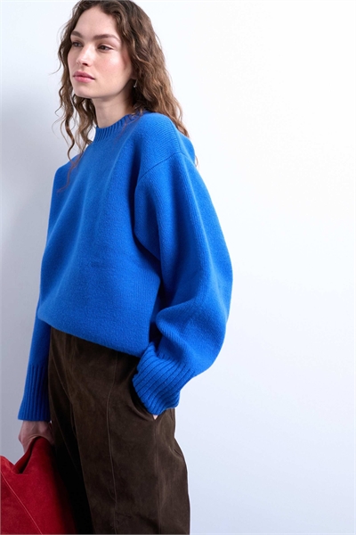 Свитер с круглым вырезом из толстой пряжи, связанный на всех спицах артикул 144907729