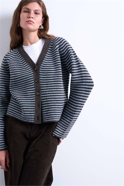 Вязаный кардиган в полоску артикул 143752131