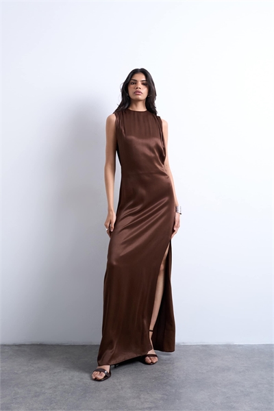 Праздничное платье макси с низким вырезом под мышками артикул 151783622