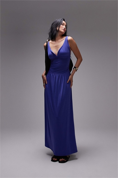 Макси-платье с бретелями и рюшами на талии артикул 146857848