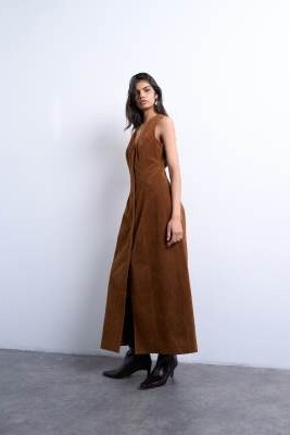 Платье средней длины из искусственной замши с потайной планкой на пуговицах артикул 149427563