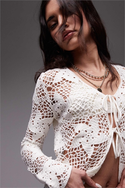 Кардиган с вязаным цветочком, связанным крючком артикул 140793437