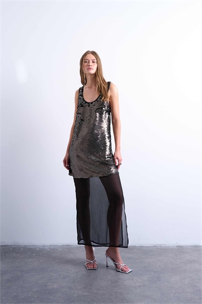 Многослойное прозрачное платье средней длины с пайетками артикул 143420642