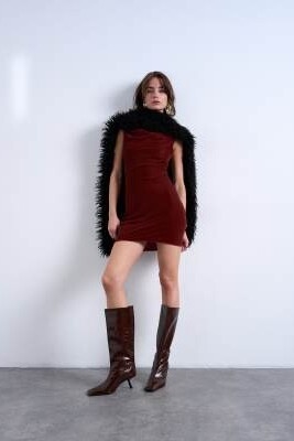 Мини-платье-топ с завязками на плечах из бархата артикул 143460066