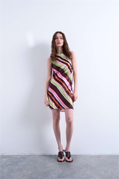 Мини-платье с вырезом на спине из атласа артикул 147474365