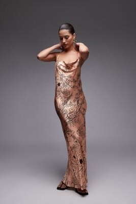 Макси-платье-комбинация с капюшоном артикул 140661250