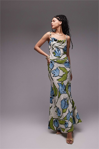 Платье-комбинация средней длины с капюшоном и бретелями, украшенными бисером артикул 140141609