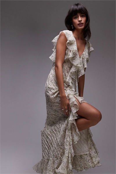 Платье премиум-класса с оборками и мелкими складками артикул 138727628