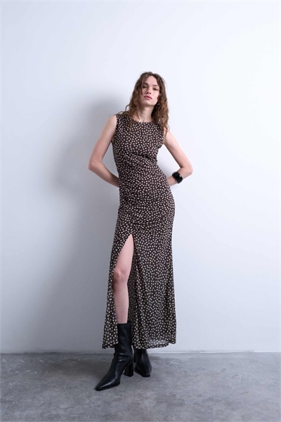 Макси-платье с рюшами и в горошек артикул 143316385