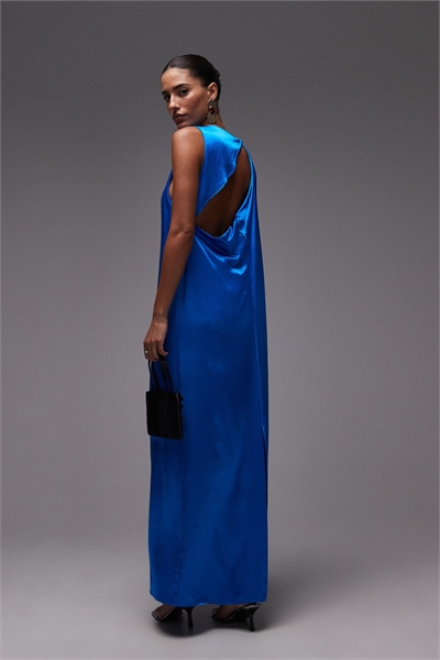 Платье из атласа с высоким воротником и открытой спиной артикул 147474364