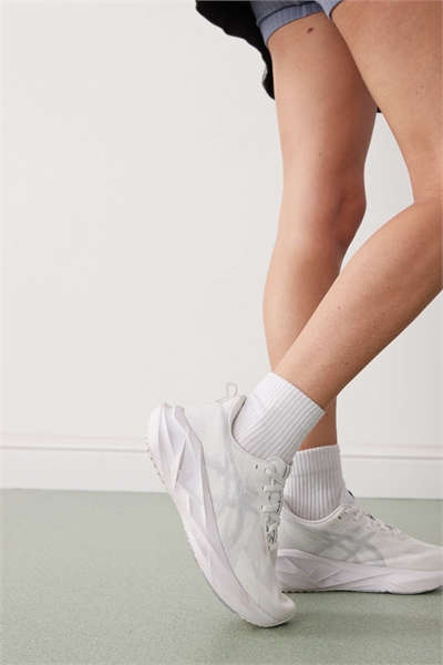 Кроссовки Novablast 5 артикул 140413101