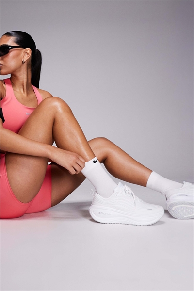 Кроссовки Vomero Plus артикул 147133809