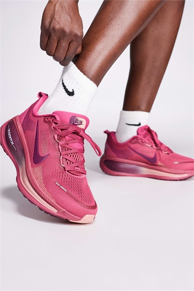 Кроссовки Vomero 18 артикул 147133800