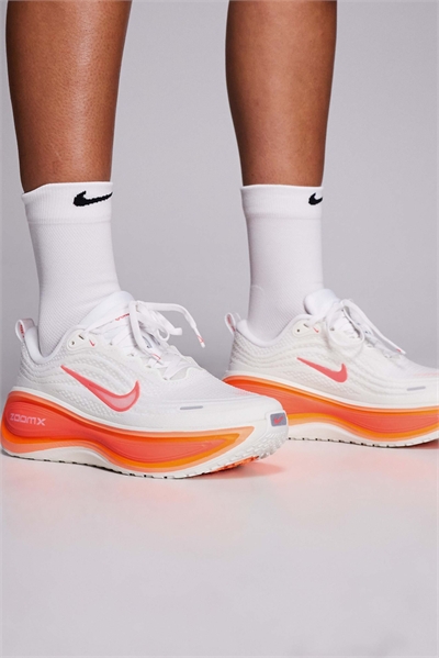 Кроссовки Vomero Plus артикул 149998007