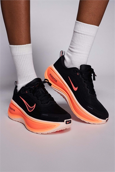 Кроссовки Vomero Plus артикул 149998003