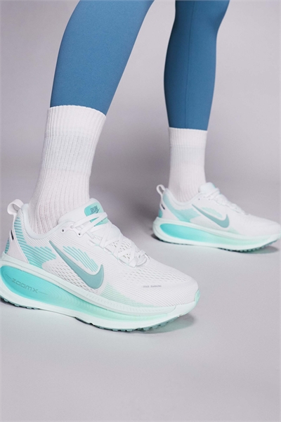 Кроссовки Vomero 18 артикул 142681637