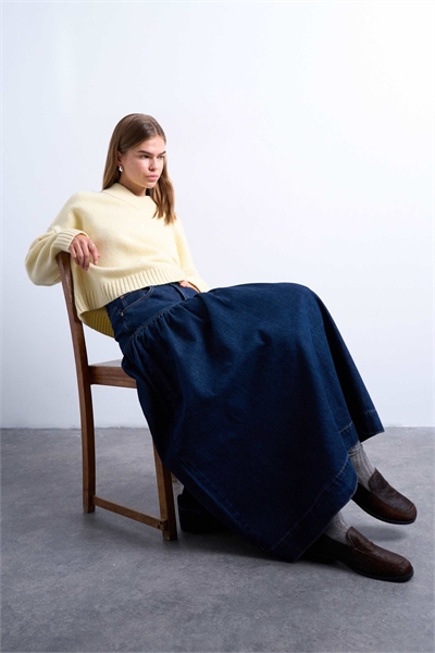 Джинсовая юбка макси с сборками на кокетке артикул 152473251