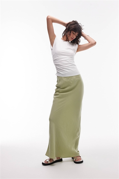 Супермягкая юбка-миди из купро с косой отстрочкой артикул 144537745