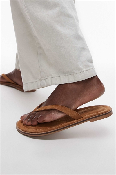 Сандалии на плоской подошве с перемычкой между пальцами из натуральной замши от Jay артикул 141275227