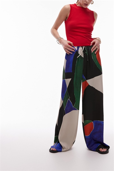Брюки с широкими брючинами и атласным поясом на талии с геометрическим принтом артикул 141528265
