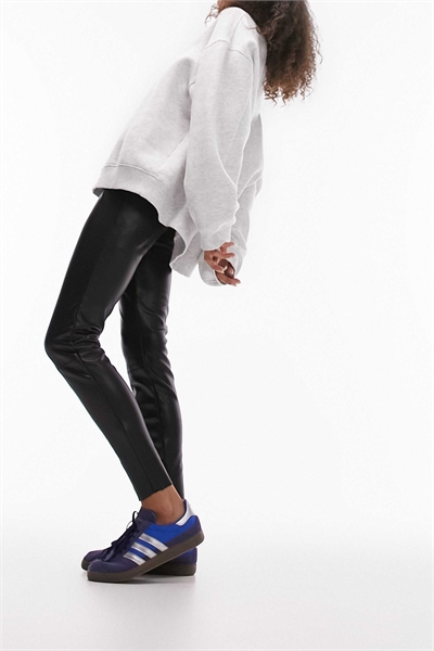 Брюки из искусственной кожи облегающего кроя артикул 117634345