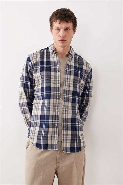 Рубашка из оксфорда с ворсистой поверхностью, с логотипом в виде значка, индивидуальный крой артикул 152230934