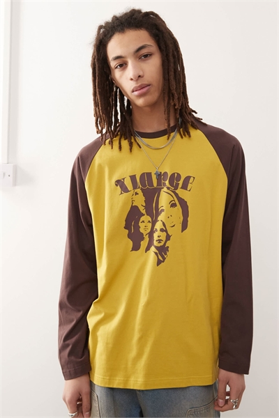 Топ с контрастным рагланом и графическим рисунком артикул 142998273