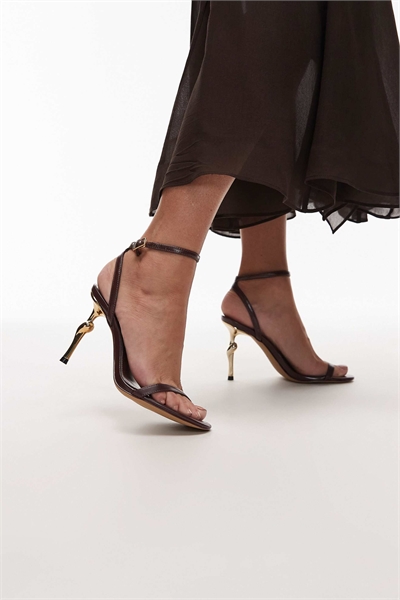 Сандалии Alivia на каблуке с золотистым металлическим каблуком артикул 155052794