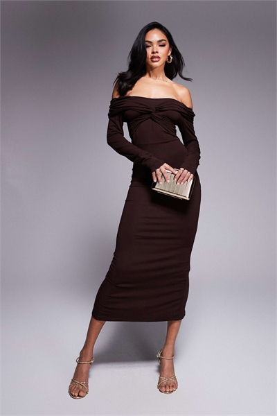 Платье-миди с открытыми плечами и длинными рукавами шоколадного цвета артикул 143021973