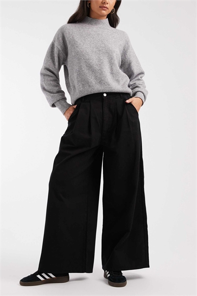 Брюки из бумажно-хлопковой ткани с широкими брючинами и складками артикул 152864139