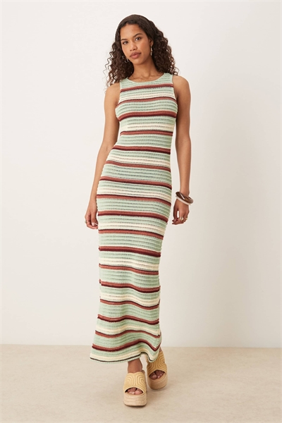 Вязаное макси-платье с открытой спинкой артикул 149004464