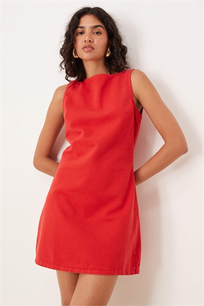 Джинсовое мини-платье-футляр красного цвета артикул 149598628