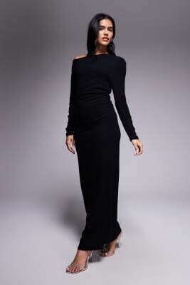 Макси-платье с открытыми плечами из сверхмягкой ткани артикул 152239665