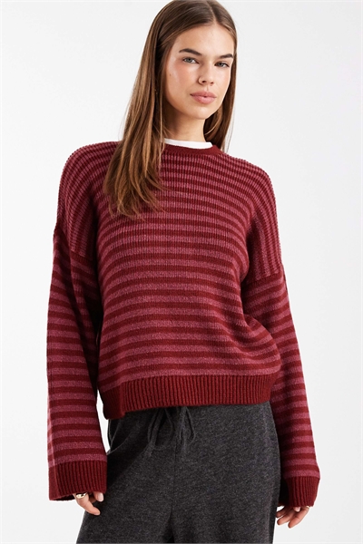 Свободный свитер артикул 153987585