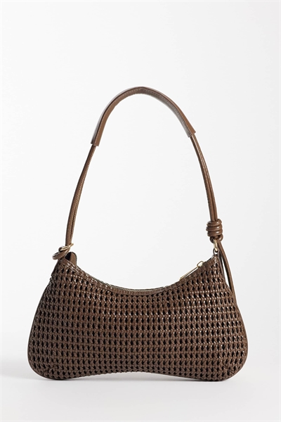 Сумка через плечо из плетеного материала с узким ремнем и завязками артикул 154140325