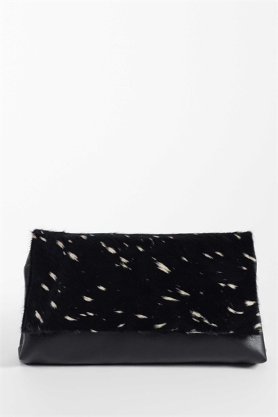 Сумка-клатч с клапаном из натуральной кожи с ворсом артикул 154231137