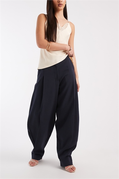 Брюки-балоны с зауженным кроем и боковой складкой артикул 153024983