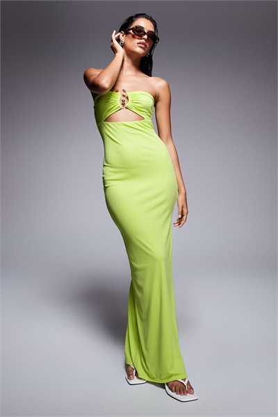 Эксклюзивное макси-платье с бандо, двуслойной тканью «слинки», золотой фурнитурой на линии груди и разрезом на бедре артикул 148070794