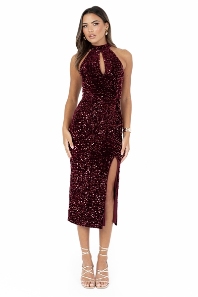 Платье средней длины из бархата с декором и вырезом «холтер» артикул 152171027