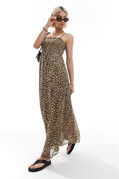 Платье-макси с рюшами и бретелями артикул 144767651