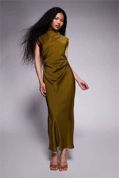 ASOS DESIGN Petite атласное платье-миди с высоким воротником и плиссированным лифом, зеленое артикул 153492775