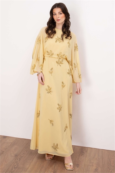 Макси-платье с рукавами-крыльями и цветочным декором артикул 156411343